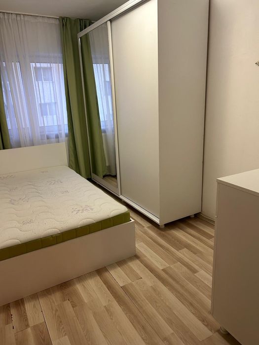 Apartament cu 3 camere de închiriat