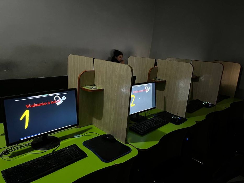 Kompyuter stollari bilan