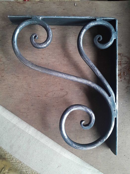 Конзоли рафтодържачи стойки и ъгли за рафтове етажерки мивки фенери