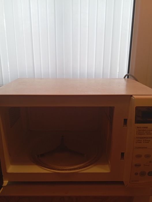 Продам микроволновку  "LG"-15500
