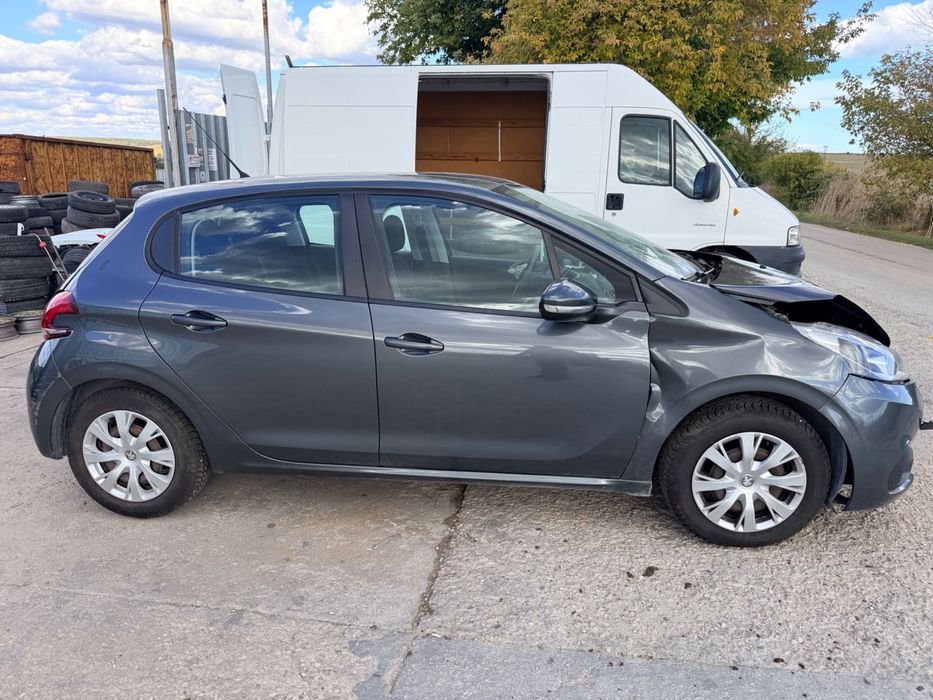 Peugeot 208 1.2 PureTech, двигател HMZ, HM01, 82 кс., 5 ск., 114000 км., 2017г., евро 6D, Пежо 208 1.2 PureTech, engine HMZ, 82 hp, 5 sp., 114000 km.