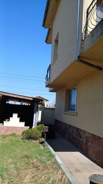 Давам къща под наем в Кръстова вада София