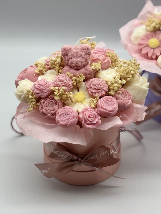 Aranjament floral din 100% ceara de soia