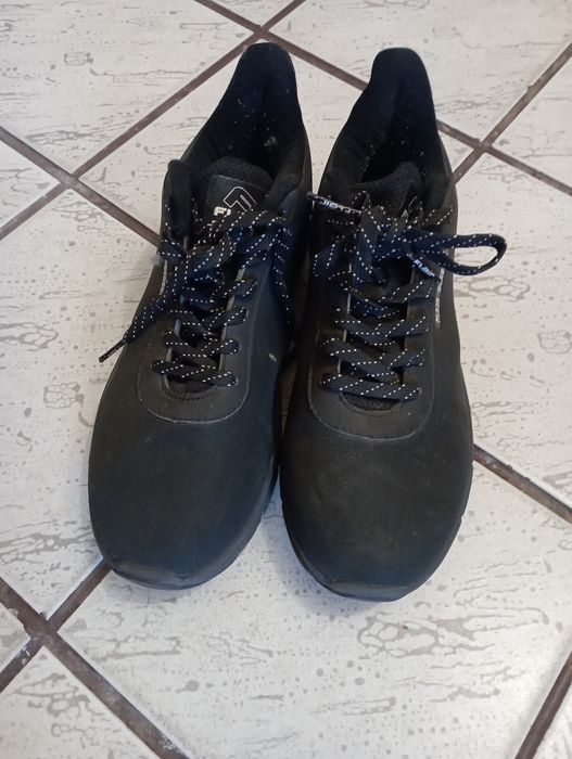 Два чифта обувки, боти и спортни, 38 и 39 номер