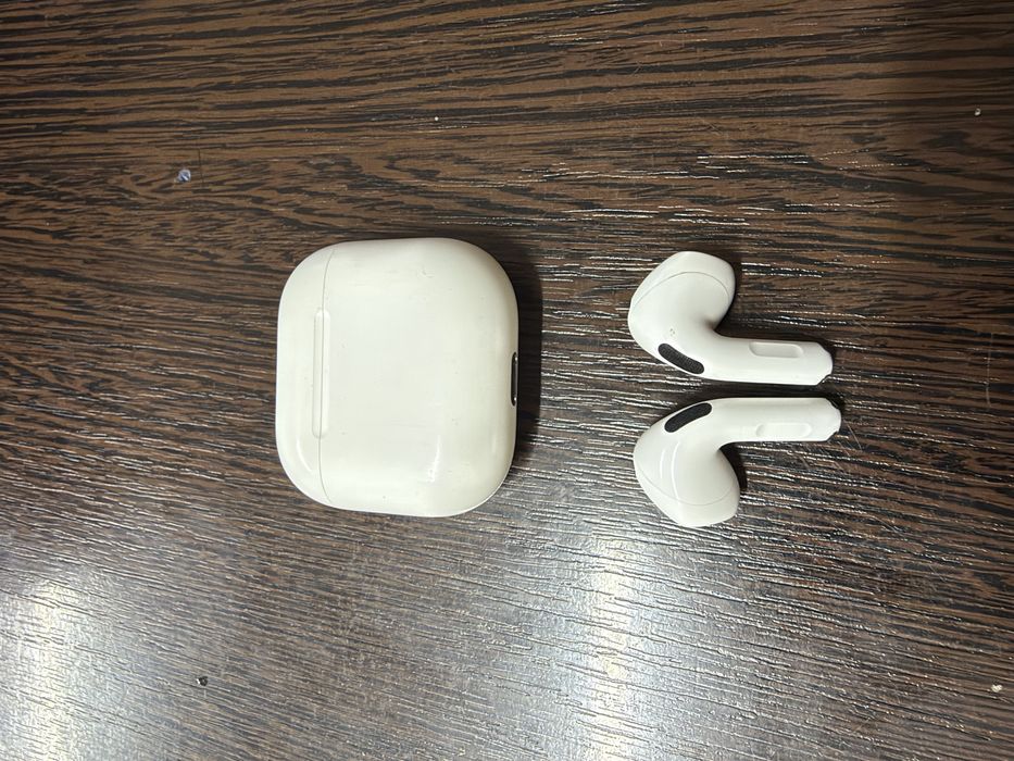 Air pods 4 полный оригинал, коробка доки есть.