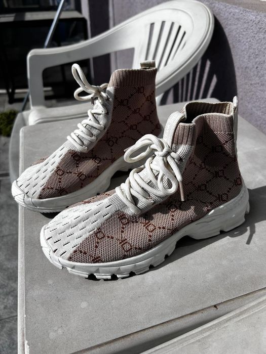 Маратонки  чисто нови