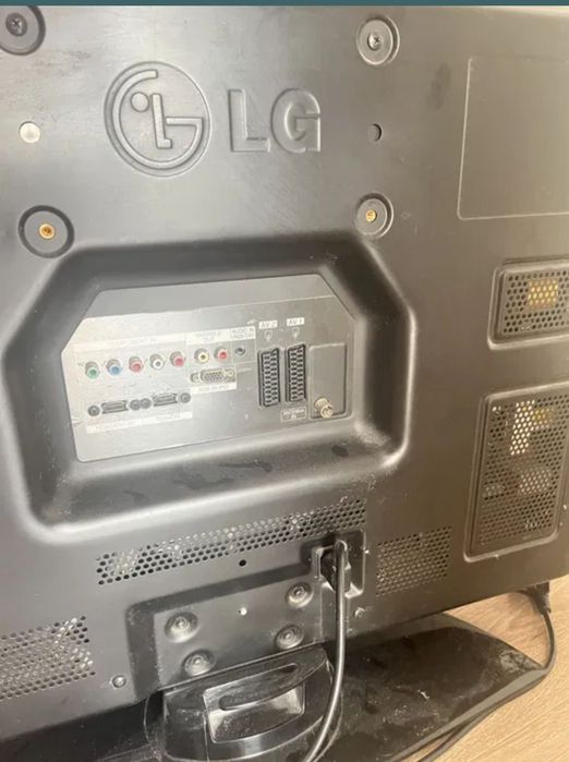 Продам нерабочий телевизор LG
