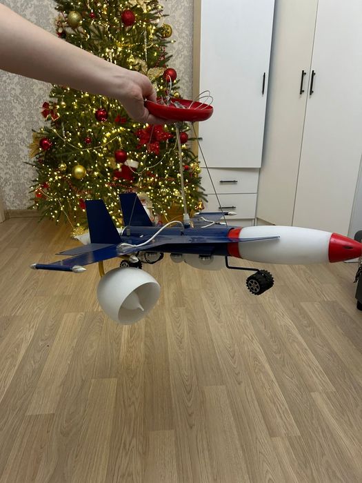 Продам люстру детскую