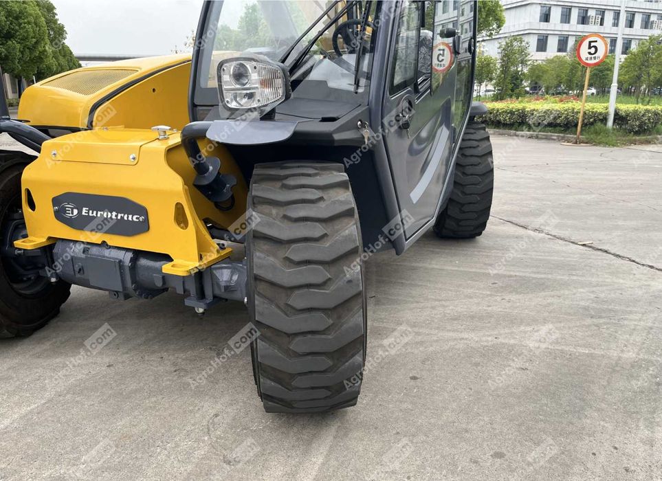 Încărcător telescopic 74 HP / Eurotrac TH25.6