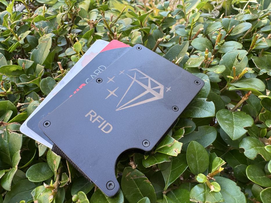 Портфейл / държач за карти с щипка RFID