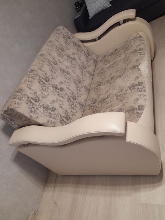 Продам мини диван под кожу