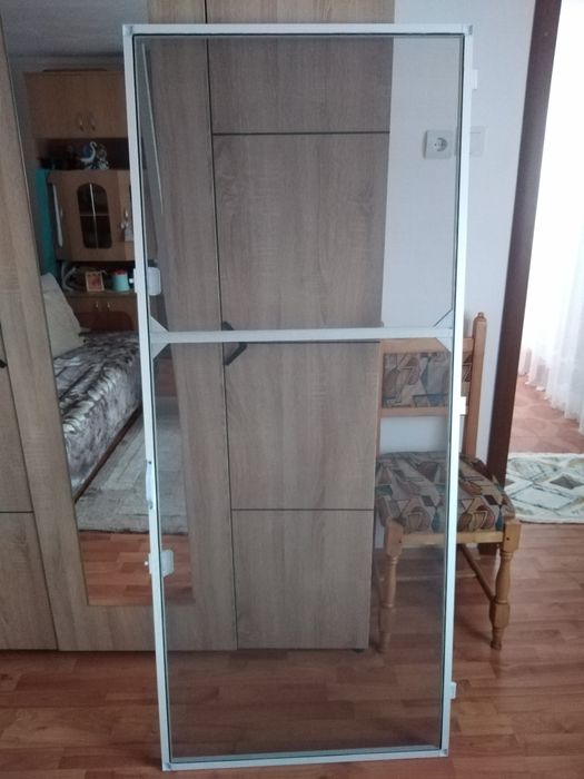 Vând plasă pentru ușă de termopan