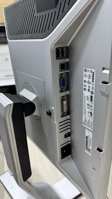 Монитор 19 квадрад трансформер