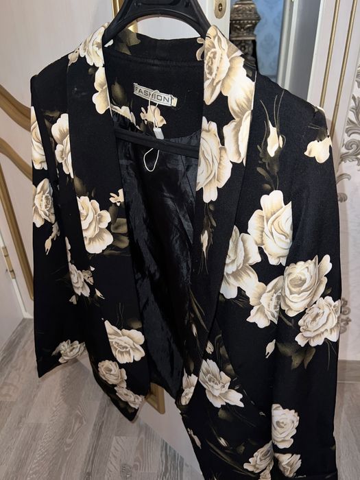 Пиджак яхши холатда 115 минг сум ,размер S-M