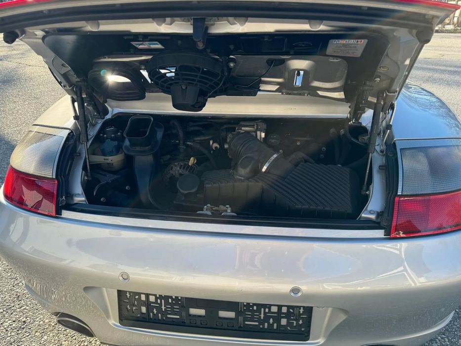Porsche 911 Întreținut exemplar, stare tehnică și estetică foarte bună.