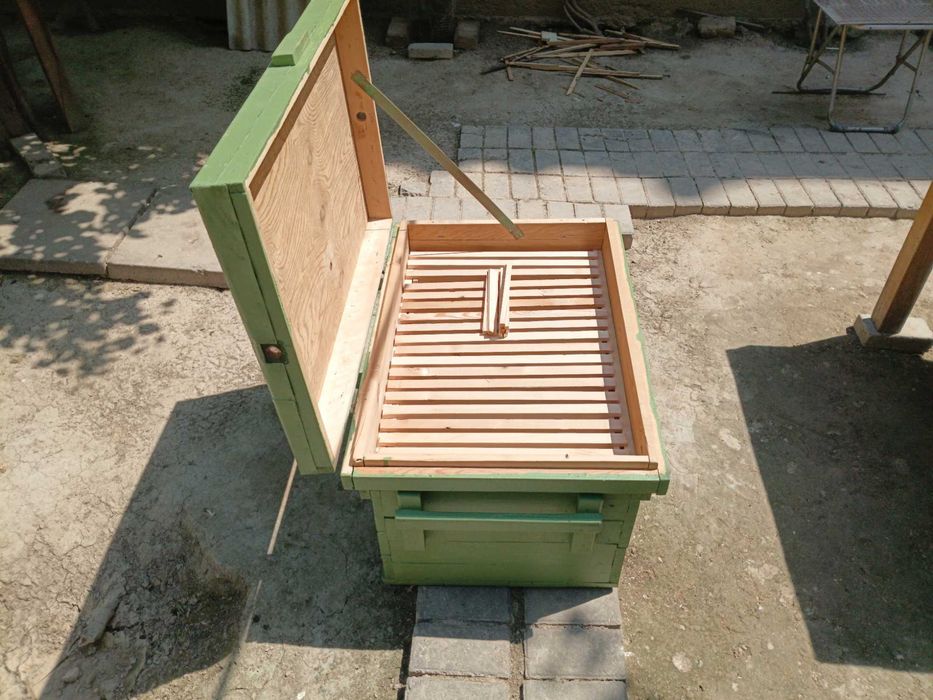 улей пчеловодческий.