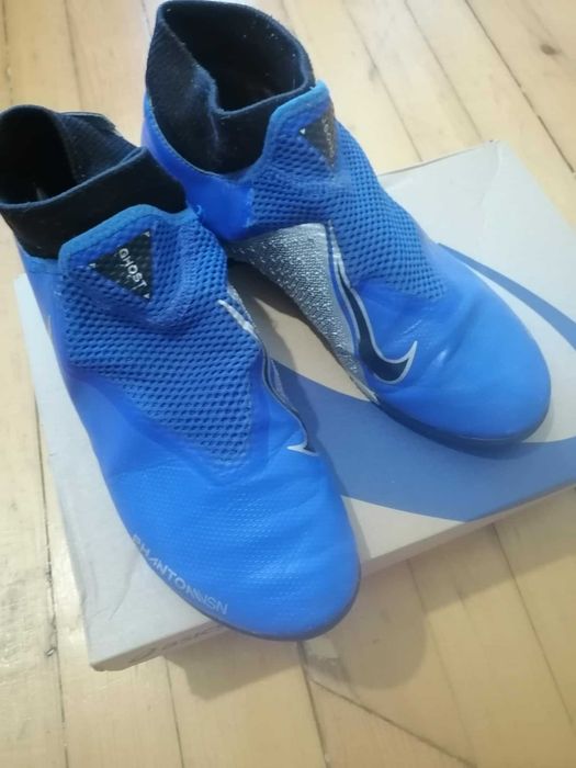 Маратонки за футбол в много добро състояние 41 номер