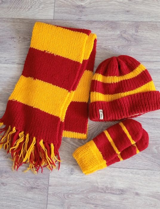 Продам набор шапка шарф варежки. Для любителей Гарри Поттера