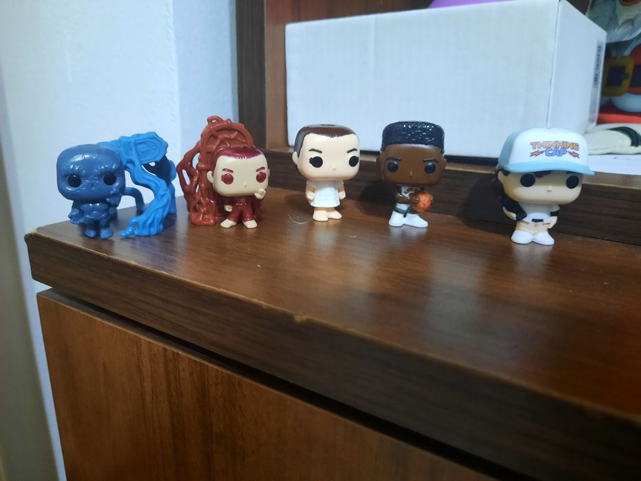 Vând figurine funko pop stranger things