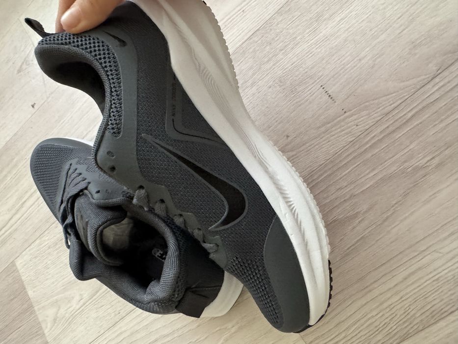 Новые кроссовки Nike