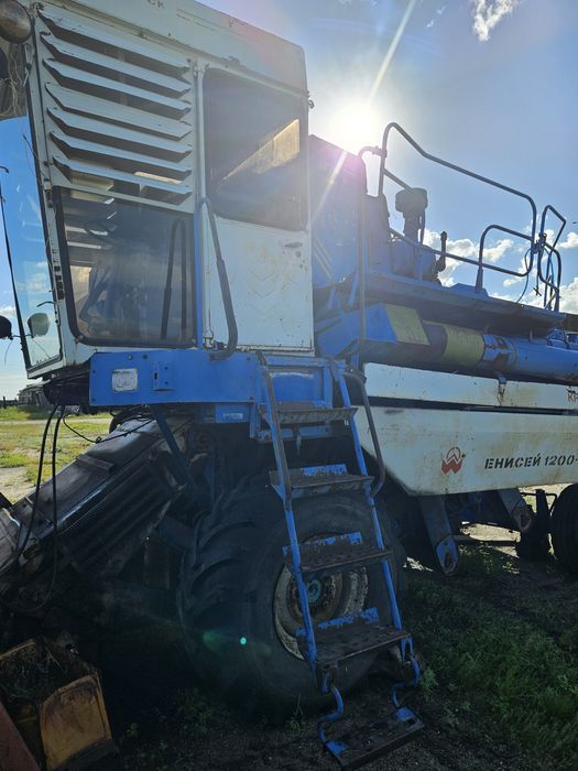 Продам зерноуборочный комбайн