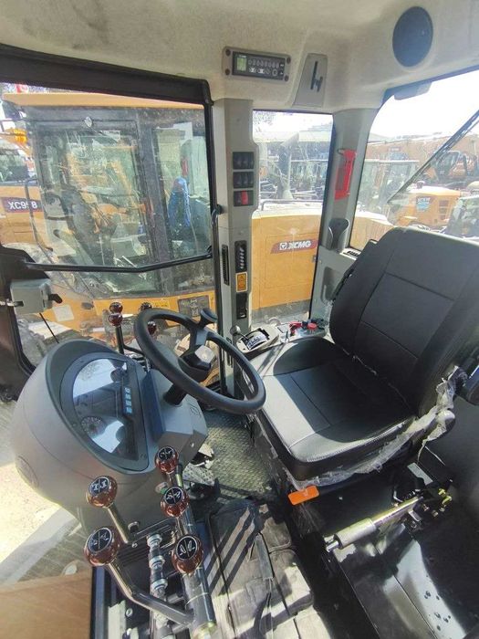 Автогрейдер GR180