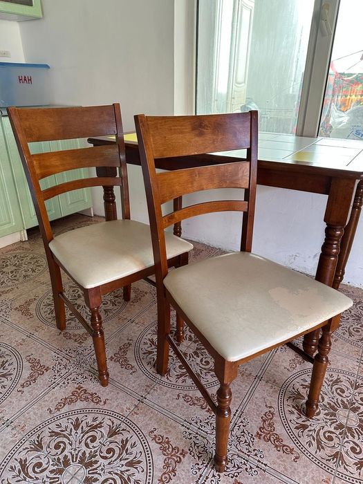 Стол  и стулья  для кухни