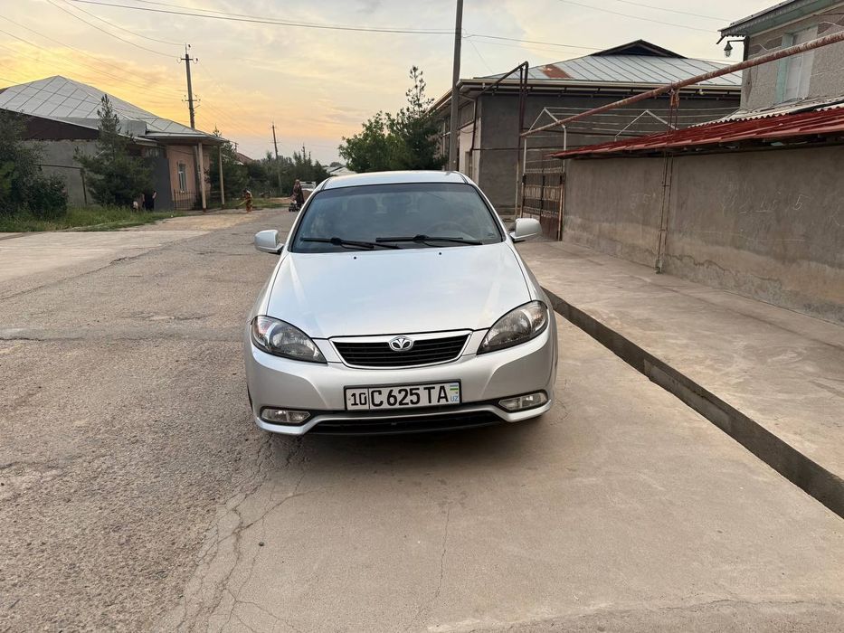 Tozza bir qoʻl moshina
