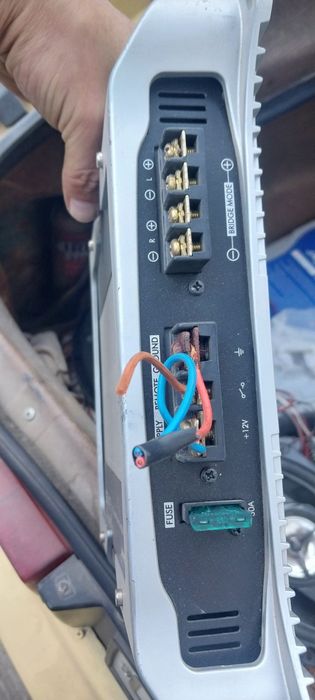 Продается усилитель и 2 колонки