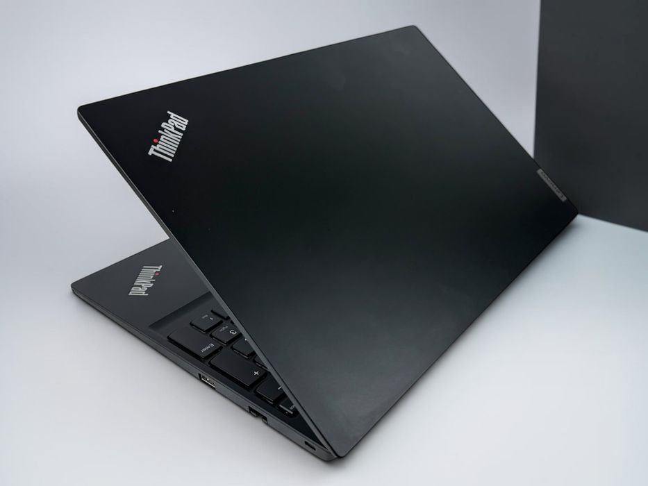 Lenovo ThinkPad E15 FHD i5-1235U 16GB 512GB SSD Iris Xe Graphics Перфектен! Гаранция!