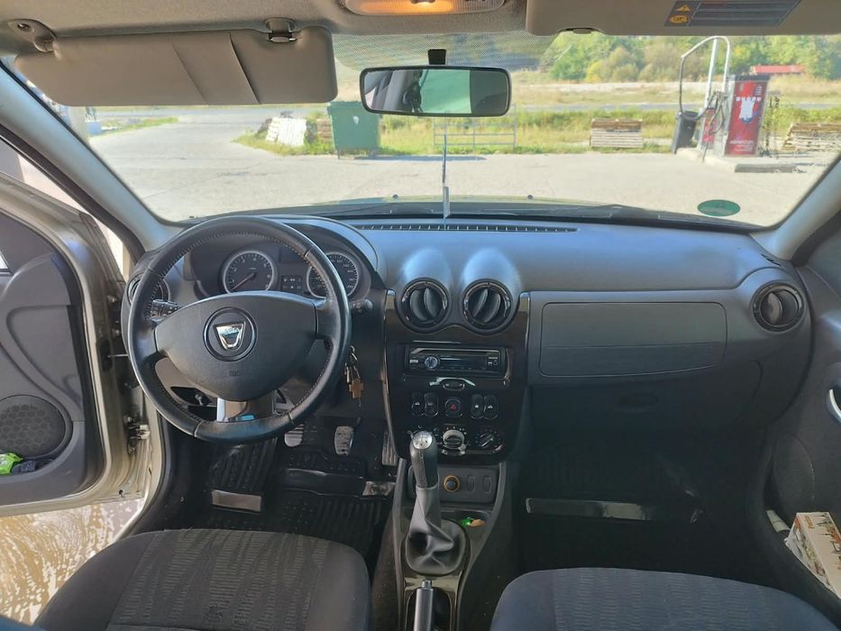 Duster 5700 Euro neg