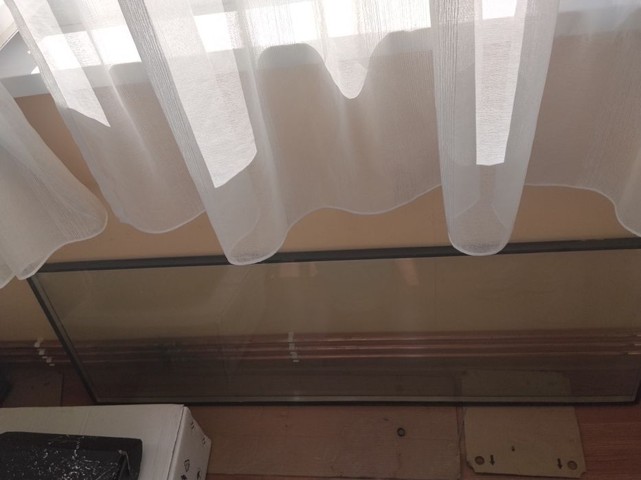 Vand sticla termopan L 140,43latime SI 3cm grosime,pret 300 lei