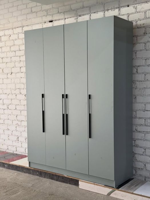 Шкаф четырехстворчатый