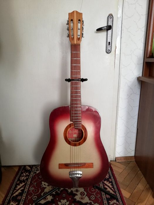 Уникална колекционерска българска китара Кремона