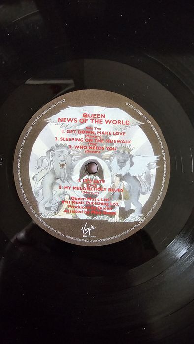 Продается виниловая пластинка QUEEN-NEWS OF THE WORLD, 1977 г.