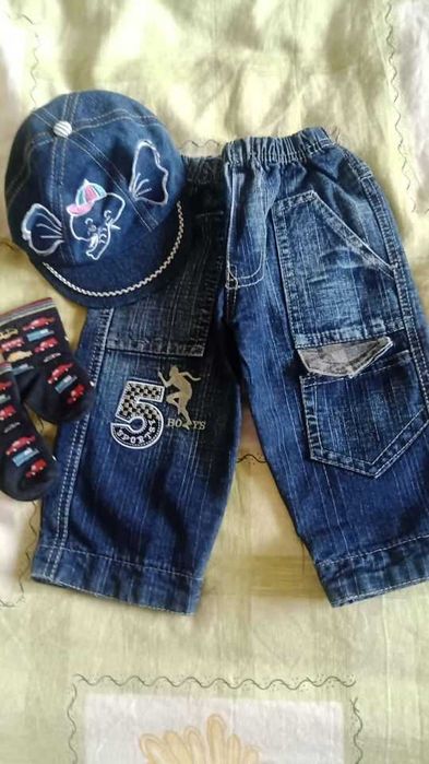 Бебешки дънки,шапка и чорапки