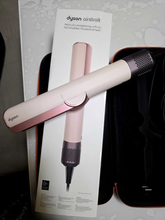 Продавам dyson airstrait почти нов