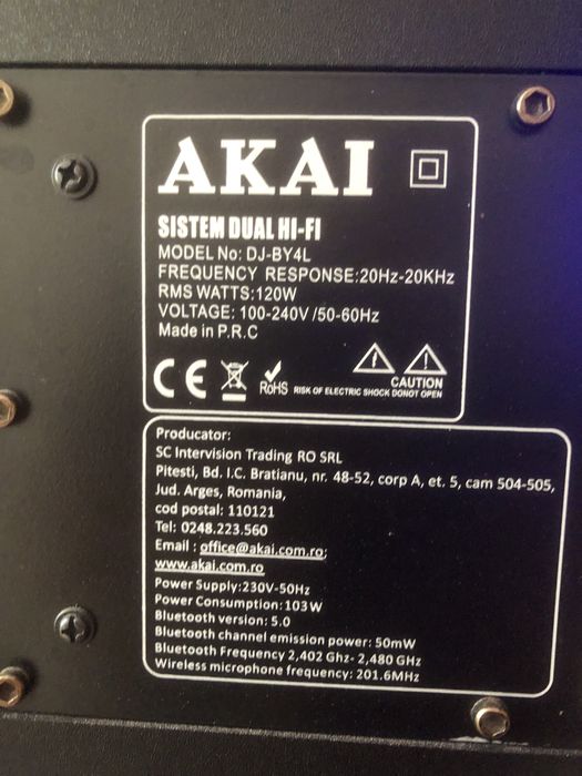 Vând boxa akai perfect functionala!