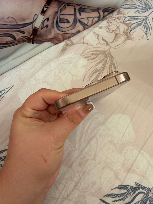 Продам Iphone 16 pro