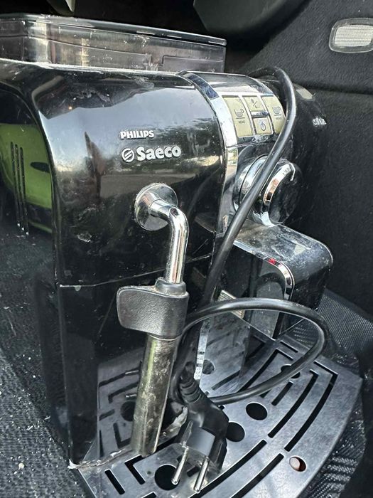 Продавам автоматична кафе машина Philips Saeco Syntia