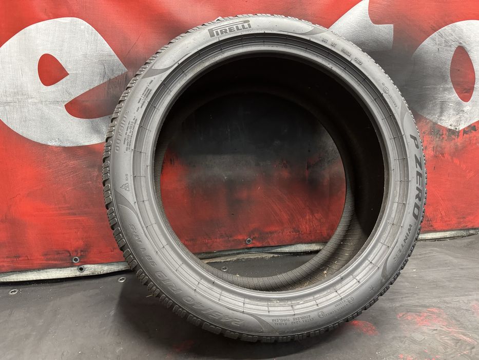 245 40 19, Зимна гума, Pirelli PZeroWinter, 1 брой