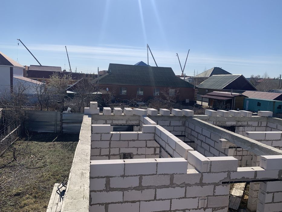 Продам участок с недостроенным домом