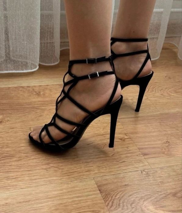 Sandale negre cu barete