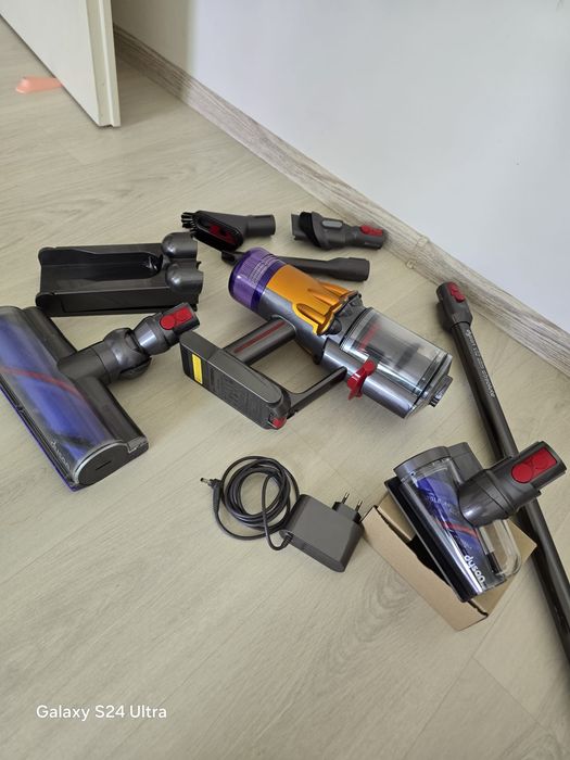 Вертикална прахосмукачка Dyson V12 slim absolute