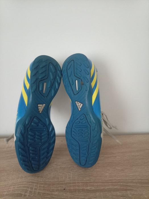 Adidasi fotbal sintetic
