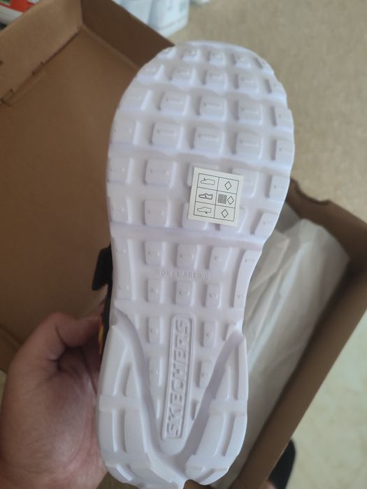 Сандали Skechers новые