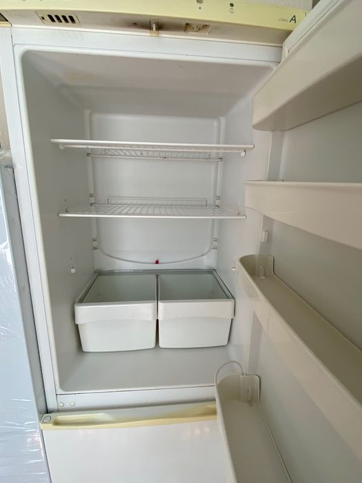 Хладилник с фризер