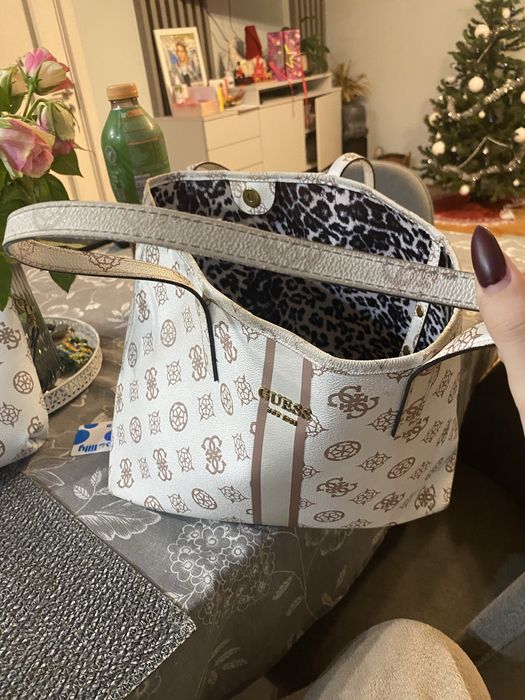 Бяла Чанта Guess