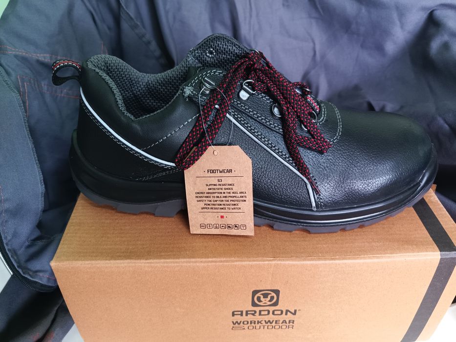 Работни обувки с бомбе