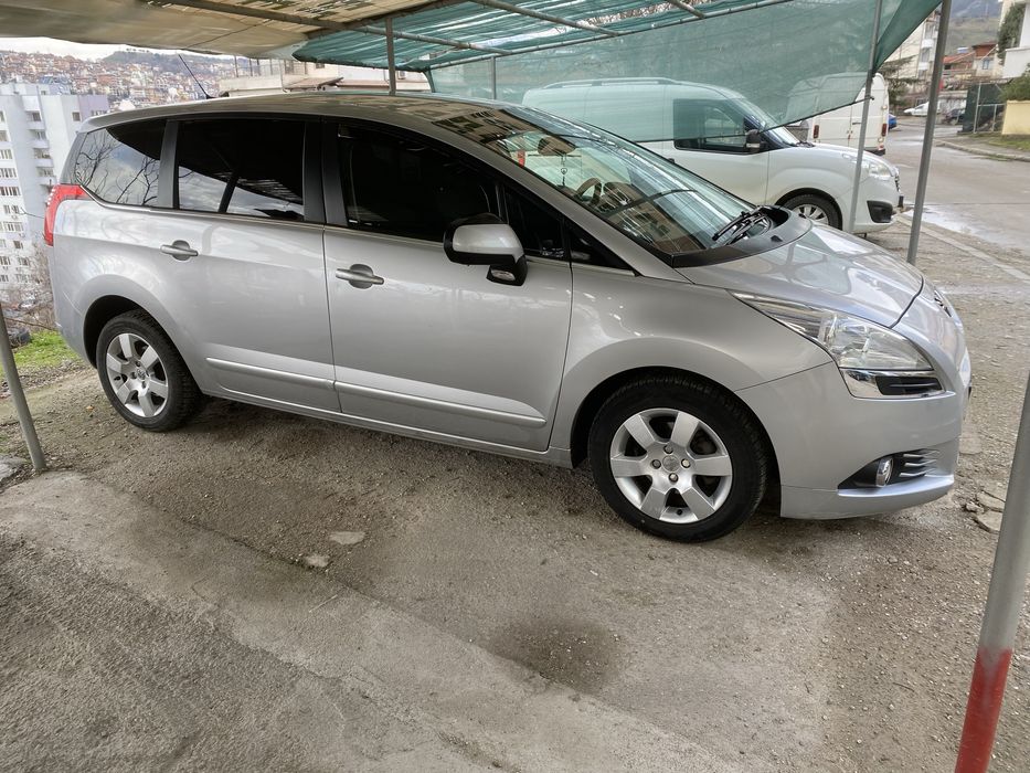 Пежо 5008 1.6/115 коня дизел 2011 година